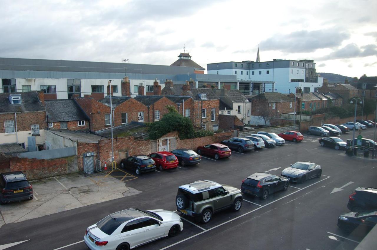 Saracens Courtyard By Swa Leilighet Cheltenham Eksteriør bilde